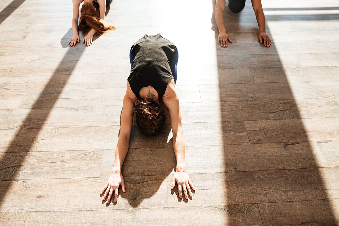 Unsere Yogalehrer und -studios waren anpassungsfähig und genial und haben neue Wege gefunden, um ihre Schüler zu verbinden und weiter zu unterrichten und zu unterstützen. Durch Sperren, technische Probleme und das Lernen, Anpassungen praktisch über den Zoom vorzunehmen. Diesen Monat werfen wir ein Licht auf sie! Im Januar werden wir hier im Blog Studios anbieten und mit Lehrern chatten, um diejenigen zu feiern, die uns im vergangenen Jahr auf dem Boden gehalten haben. Erfahren Sie unten mehr über das Yoga-Studio Epanoui Wellness. Erzählen Sie uns ein wenig darüber, warum Sie Ihr Studio eingerichtet haben? Wir haben ein Studio eingerichtet, weil &hellip;
