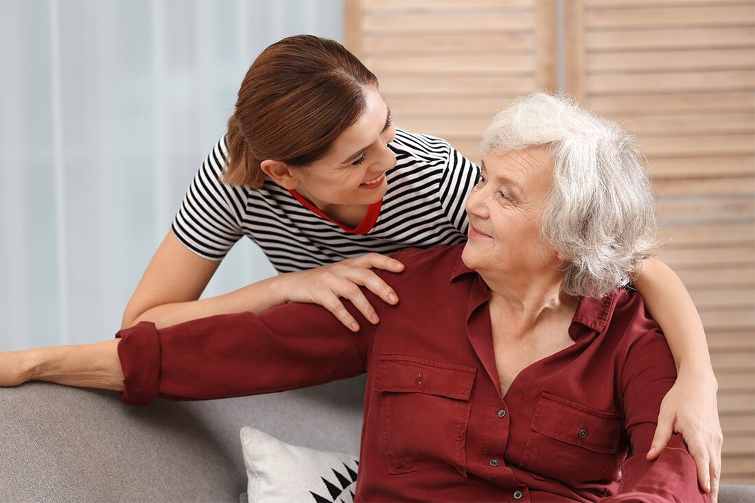 Es gibt eine große Anzahl von Betreuern, die Menschen auf der ganzen Welt helfen. Diejenigen in Großbritannien nähern sich 7 Millionen. Laut Carers UK sind drei von fünf Leuten wird irgendwann in unserem Leben eine Pflegeperson sein. Hier teile ich meine Erfahrungen als Pflegekraft und wie Yoga mir geholfen hat, die schwierigsten Zeiten zu meistern. Pflegekraft werden Vor ein paar Jahren pflegte ich einen geliebten Menschen, der eine lähmende und verheerende Depression entwickelte. Als Hausarzt höre ich Hunderte von Patientengeschichten über Depressionen; die Symptome der Hoffnungs- und Hilflosigkeit, Erregung, Grübeln, Schlaflosigkeit, Suizidgedanken. Obwohl ich das alles schon einmal gehört hatte, …