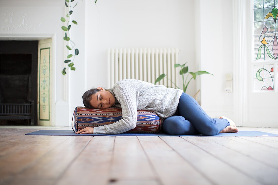 Wie ist deine Verdauung? Denkst du jeden Tag daran? Bemerken Sie, wie sich Ihre Verdauungsgesundheit verändert, je nachdem, was Sie essen oder wie Sie sich emotional fühlen? Yoga und Ayurveda wissen seit langem, dass unser gesamtes Wohlbefinden von der Gesundheit unserer agni oder „Verdauungsfeuer“. Lies Bücher wie Yoga für das Verdauungssystemund du wirst die Fülle an Weisheiten entdecken, die Yogis über das Verdauungssystem haben… Wenn die Verdauung gut funktioniert, arbeiten wir auch gut. Wenn etwas nicht stimmt, kann dies jedoch einen echten Einfluss auf Geist und Körper haben. Während es sich überwältigend anfühlen kann, wenn Sie beginnen, die verschiedenen Probiotika, …