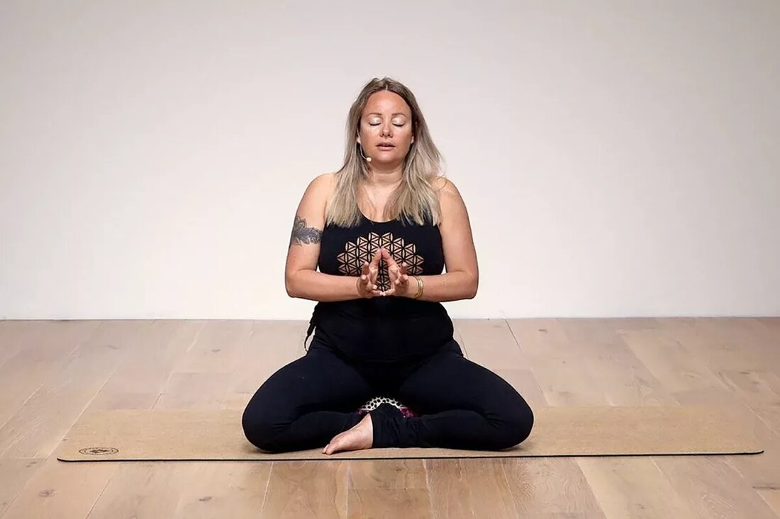 Urban Goddess entwirft Stücke mit Blick auf Funktionalität und Komfort, während sie sich ihrer Auswirkungen auf den Planeten bewusst sind. Deshalb wird alles aus Bio-Baumwolle hergestellt. Die Gründerin der Marke mit Sitz in Amsterdam, Marlene Smits, lässt sich vom modernen Stadtleben inspirieren: urban und praktisch und meist geschäftig. Wir unterhalten uns mit Marlene, um mehr über die Marke und ihre Inspirationen zu erfahren. Was bedeutet Kreativität für Sie? Was inspiriert Sie, kreativ zu sein? „Kreativität ist ein Ausdruck der Seele. Und ich denke, es ist wichtig, dass jeder Mensch einen Weg findet, sich auf eine Art und Weise auszudrücken, die …