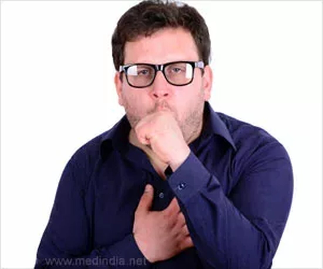 Was ist Brustverstopfung? Brustverstopfung ist ein äußerst unangenehmer Zustand, der aus einer Infektion oder Entzündung der Atemwege resultiert. Akute Atemwegsinfektionen sind in unserer Gesellschaft sehr verbreitet, und daher versuchen die Menschen immer herauszufinden, wie sie eine verstopfte Brust auf natürliche Weise zu Hause beseitigen können. Jeder Fall von Brustverstopfung sollte zuerst von einem Arzt diagnostiziert werden, um eine ernsthafte Ursache auszuschließen. Darüber hinaus sollte der Arzt informiert werden, wenn Sie pflanzliche Heilmittel einnehmen, damit diese Ihre medizinische Behandlung nicht beeinträchtigen. Verstopfung der Brust tritt auf, wenn eine Entzündung in der Schleimhaut der Bronchien auftritt. Der typische ursächliche Faktor einer Stauung …