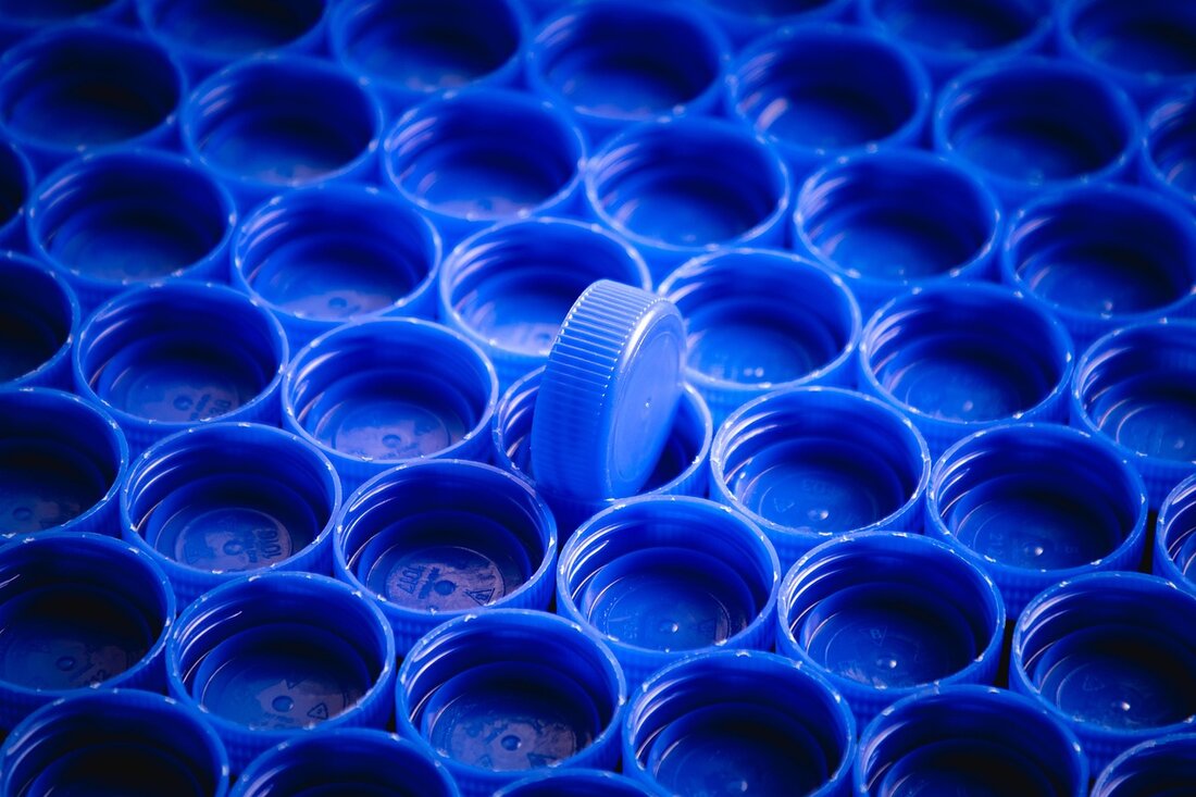 Erfahren Sie, wie Mikroplastik die menschliche Gesundheit und aquatische Ökosysteme gefährdet. Der Artikel beleuchtet Herkunft, Aufnahme, Risiken und Maßnahmen zur Reduzierung.
