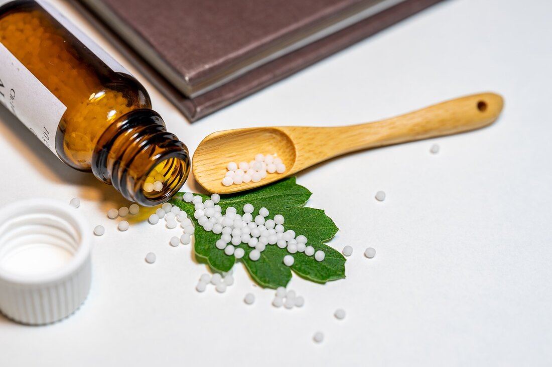 Entdecken Sie die Homöopathie: ihre Prinzipien, Anwendungsgebiete, Kritik und persönliche Erfahrungen. Ein umfassender Überblick über diese alternative Heilmethode.