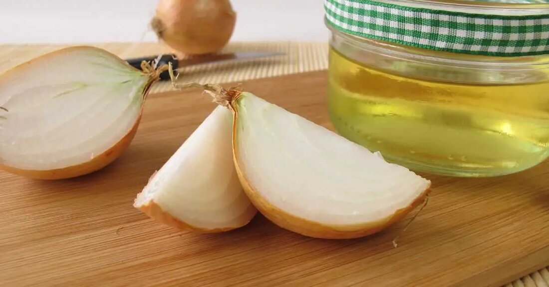 Understanding Seasonal Cold & Cough Saisonal Erkältungen sind virale Infektionen, die hauptsächlich zu bestimmten Jahreszeiten auftreten, meist im Winter oder bei signifikanten Wetterveränderungen. Im Gegensatz zu chronischen oder anhaltenden Krankheiten sind sie akut und mit bestimmten Jahreszeiten verbunden. Diese Infektionen, die von verschiedenen Viren verursacht werden, wobei das Rhinovirus am häufigsten vorkommt, sind für viele Menschen eine wiederkehrende Plage, die den Alltag und das allgemeine Wohlbefinden beeinträchtigt. Common Symptoms of Seasonal Cold & Cough Laufende oder verstopfte Nase: Dies ist oft die Reaktion des Körpers auf eine Infektion oder einen Reizstoff. Die Nasenpassagen entzünden sich und produzieren mehr Schleim, um …