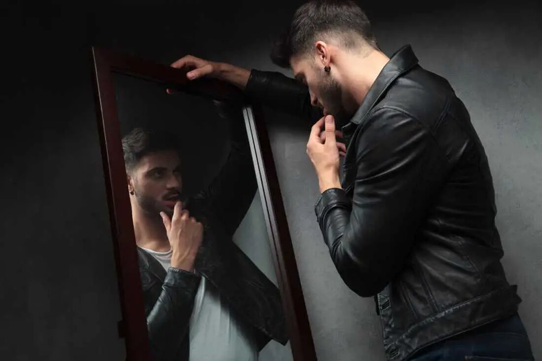 Identifizierung eines Narzissten in einer Beziehung Es kann eine echte Herausforderung sein, einen Narzissten zu erkennen, wenn man sich mitten in einer Beziehung mit ihm befindet. Es ist äußerst verwirrend, wenn man sich für jeden Streit verantwortlich fühlt oder das Gefühl hat, nie genug zu tun. Vielleicht kommst du dir vor, als würdest du verrückt werden und kannst nicht mehr. Das kann dich zu Recht vermuten lassen, dass du es mit einem Narzissten zu tun hast. Allerdings wird dir schnell die Komplexität ihres Verhaltens bewusst, da Manipulation ihr zweite Natur ist. Narzissten nutzen Manipulation, um ihre Ziele zu erreichen und …