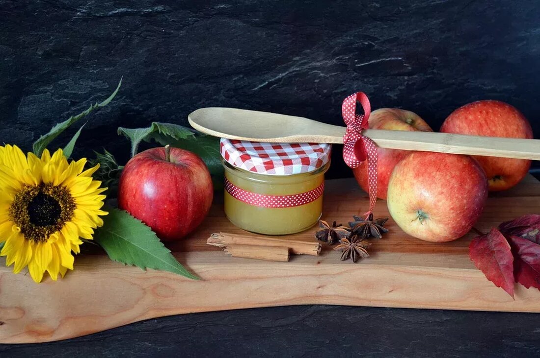 Ernährungsmythen, die entlarvt werden müssen Eine gute Ernährung und eine ausgewogene Diät sind entscheidend für unsere Gesundheit und unser Wohlbefinden. Leider sind mit dem Thema Ernährung auch zahlreiche Mythen und Halbwahrheiten verbunden, die oft zu Verwirrung führen. In diesem Artikel werden einige der häufigsten Ernährungsmythen entlarvt und auf der Grundlage von faktenbasierten Informationen beleuchtet. Mythos 1: Fett macht dick Es ist ein weit verbreiteter Glaube, dass der Verzehr von fetthaltigen Lebensmitteln zu Übergewicht führt. Tatsächlich ist es jedoch die Kalorienbilanz, die über Gewichtszunahme oder -abnahme entscheidet. Fette sind eine wichtige Energiequelle für den Körper und spielen eine Rolle bei der …