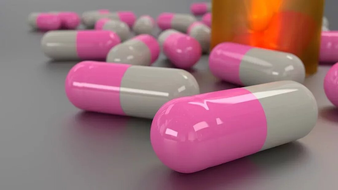 Grapefruitkernextrakt: Ein natürliches Antibiotikum? Grapefruitkernextrakt wird oft als ein natürlicher Ersatz für Antibiotika beworben. Doch was ist dran an dieser Behauptung? In diesem Artikel werden wir uns genauer mit Grapefruitkernextrakt beschäftigen, seine potenzielle Wirksamkeit als Antibiotikum untersuchen und die wissenschaftlichen Erkenntnisse dazu beleuchten. Was ist Grapefruitkernextrakt? Grapefruitkernextrakt wird aus den Kernen und der Schale der Grapefruit gewonnen. Es enthält eine Vielzahl von bioaktiven Verbindungen, darunter Antioxidantien und Flavonoide. Diese Bestandteile sollen antimikrobielle Eigenschaften haben und daher als natürliches Antibiotikum dienen. Geschichte und Verwendung von Grapefruitkernextrakt Grapefruitkernextrakt wurde erstmals in den 1970er Jahren von Dr. Jacob Harich entdeckt. Harich behauptete, dass …