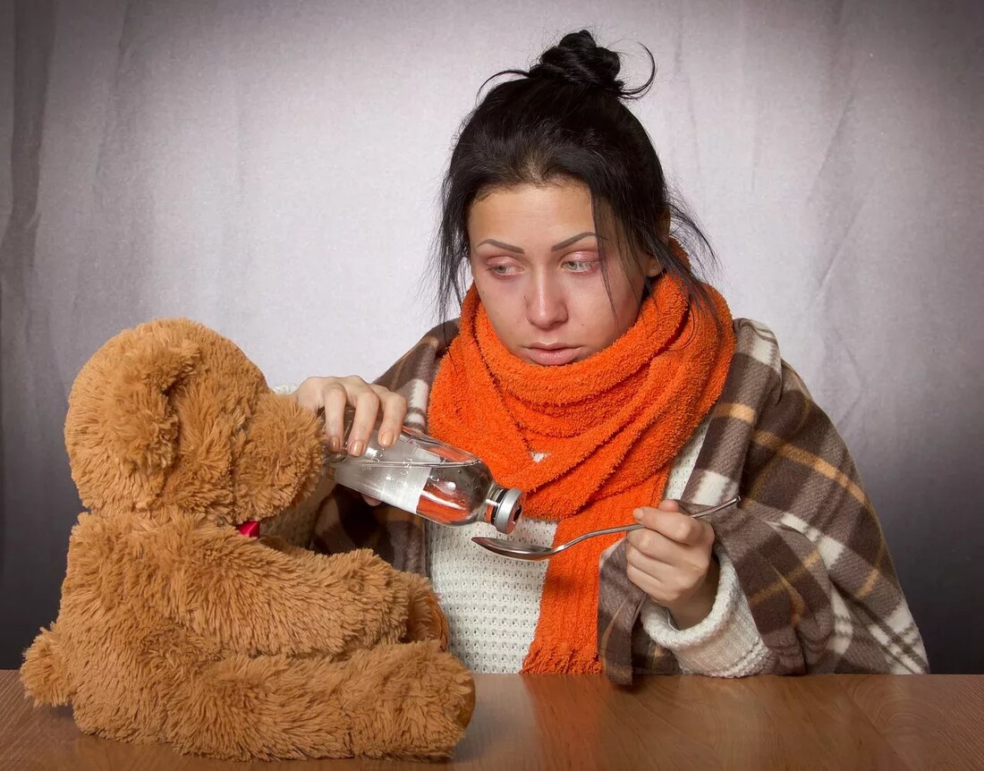 Es wird erwartet, dass die Fälle von COVID-19, Erkältung und Grippe in den Wintermonaten ansteigen werden, so dass es schwieriger wird, festzustellen, welches Atemwegsvirus Sie haben könnten. Während sich die Schlagzeilen in den letzten Jahren vor allem auf COVID-19 konzentriert haben, ist die Grippe nach wie vor die häufigste Infektionskrankheit in Deutschland. Jedes Jahr erkranken etwa 5 bis 10 Millionen Menschen in den Deutschland an der Grippe. Folgende Symptome können auftreten: Fieber/Schüttelfrost Husten Halsschmerzen Laufende oder verstopfte Nase Muskel- oder Gliederschmerzen Kopfschmerzen Müdigkeit Erbrechen/Durchfall Und wenn Sie sich fragen, wie Sie die Grippe von COVID-19 unterscheiden können – die ähnliche …