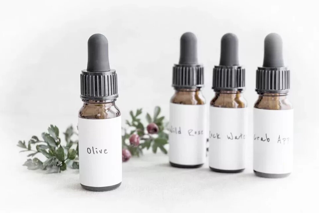 Homöopathische Erste Hilfe für Haustiere Einleitung Die Homöopathie bietet eine sanfte Alternative zur konventionellen Medizin für die Behandlung von Haustieren. Sie kann für verschiedene gesundheitliche Probleme eingesetzt werden und ist besonders dann nützlich, wenn akute Erkrankungen oder Verletzungen auftreten. In diesem Artikel erfährst du, wie du homöopathische Mittel zur Ersten Hilfe für Haustiere verwenden kannst. Was ist Homöopathie? Die Homöopathie ist eine alternative Medizin, die Ende des 18. Jahrhunderts von Samuel Hahnemann entwickelt wurde. Sie basiert auf dem Prinzip der Ähnlichkeit: Substanzen, die bei gesunden Menschen ähnliche Symptome hervorrufen wie die, die bei kranken Menschen auftreten, werden in homöopathischen Verdünnungen …