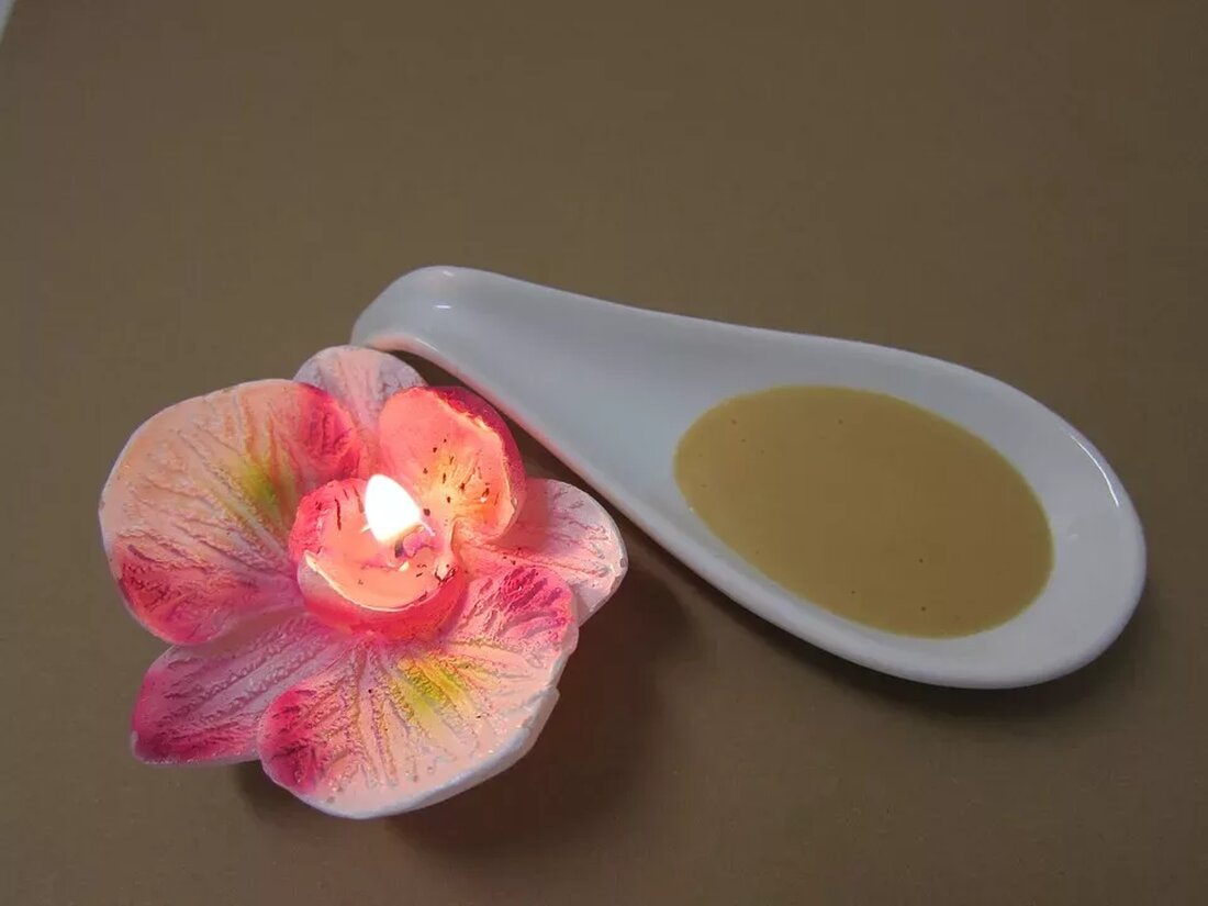 Lecithin und seine Vorteile für die Leber Lecithin ist eine natürliche Substanz, die in vielen pflanzlichen und tierischen Geweben vorkommt. Es wird oft als Nahrungsergänzungsmittel verwendet und ist auch in vielen Lebensmitteln enthalten. Eine der wichtigsten Funktionen von Lecithin betrifft die Leber, da es verschiedene Vorteile für die Gesundheit dieses lebenswichtigen Organs bietet. In diesem Artikel werden wir einen detaillierten Blick auf die Vorteile von Lecithin für die Leber werfen. Was ist Lecithin? Lecithin ist ein Phospholipid, das hauptsächlich aus Cholin besteht. Es kommt natürlicherweise in Lebensmitteln wie Eigelb, Sojabohnen, Rindfleischleber, Sonnenblumenkernen und Lachs vor. Es ist auch als Emulgator …