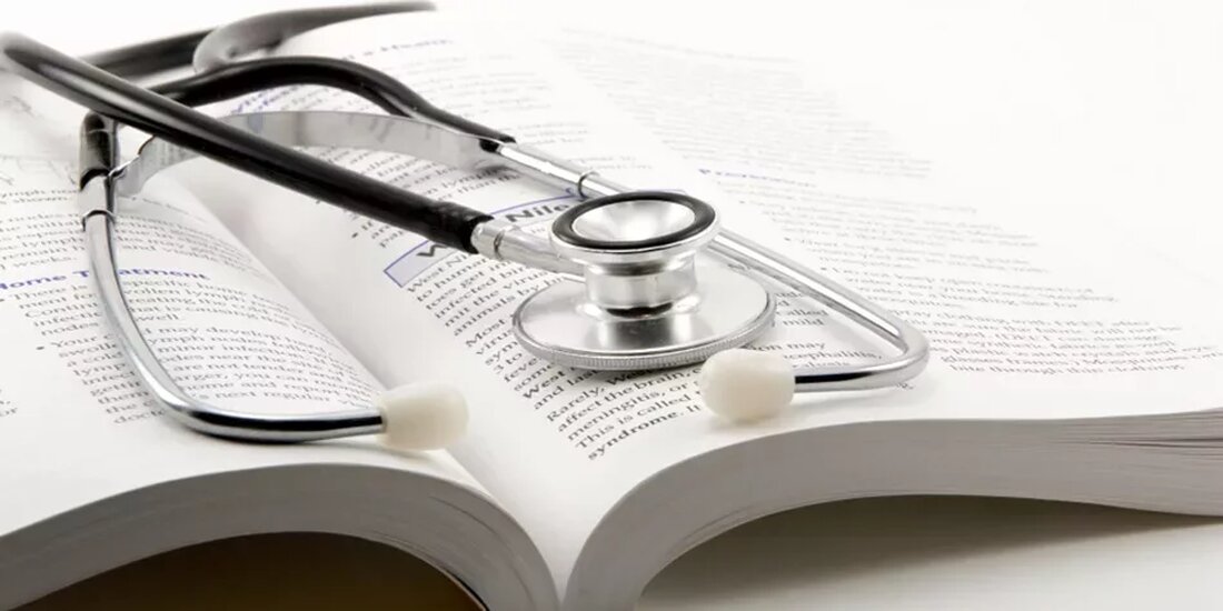 Bezug O&#8217;Connor LE, Hu EA, Steffen LM, Selvin E, Rebholz CM. Einhaltung eines mediterranen Essverhaltens und Diabetesrisiko in einer prospektiven Kohortenstudie in den USA. Nutr-Diabetes. 2020;10:8. Studienziel Das Ziel dieser Studie war es zu beurteilen, ob ein mediterranes Essverhalten mit einem Diabetesrisiko in einer großen, national repräsentativen US-Kohorte von schwarzen und weißen Männern und Frauen verbunden wäre. Entwurf Beobachtungsstudie, bei der die Alternate Mediterranean Diet (aMed)-Scores verwendet wurden, um den Grad der Einhaltung einer mediterranen Ernährung zu bewerten und gleichzeitig eine neue Diabetesdiagnose zu verfolgen. Die Forscher folgten den Teilnehmern über einen Median von 22 Jahren. Sie verwendeten Cox-Regressionsmodelle, um &hellip;