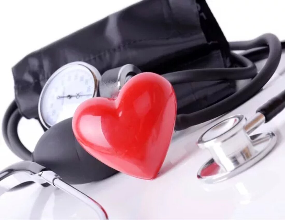 High Blood Pressure Information on TikTok Lacks Scientific Evidence, Study Finds Eine kürzlich veröffentlichte Studie, die auf der 71. Jährlichen Wissenschaftlichen Sitzung des American College of Cardiology vorgestellt wurde, ergab, dass beliebte TikTok-Videos zum Thema Bluthochdruck häufig alternative Medizin behandeln und Behauptungen aufstellen, die nicht durch wissenschaftliche Beweise gestützt werden. Bluthochdruck, auch Hypertonie genannt, ist einer der häufigsten Risikofaktoren für Herz-Kreislauf-Erkrankungen und Schlaganfälle bei Erwachsenen in den USA. Die Forscher untersuchten den Inhalt von TikTok-Videos, die sich auf dieses Thema konzentrieren. Dabei stellten sie fest, dass 42% der Videos alternative Medizin behandeln – mehr als doppelt so viele wie diejenigen, …