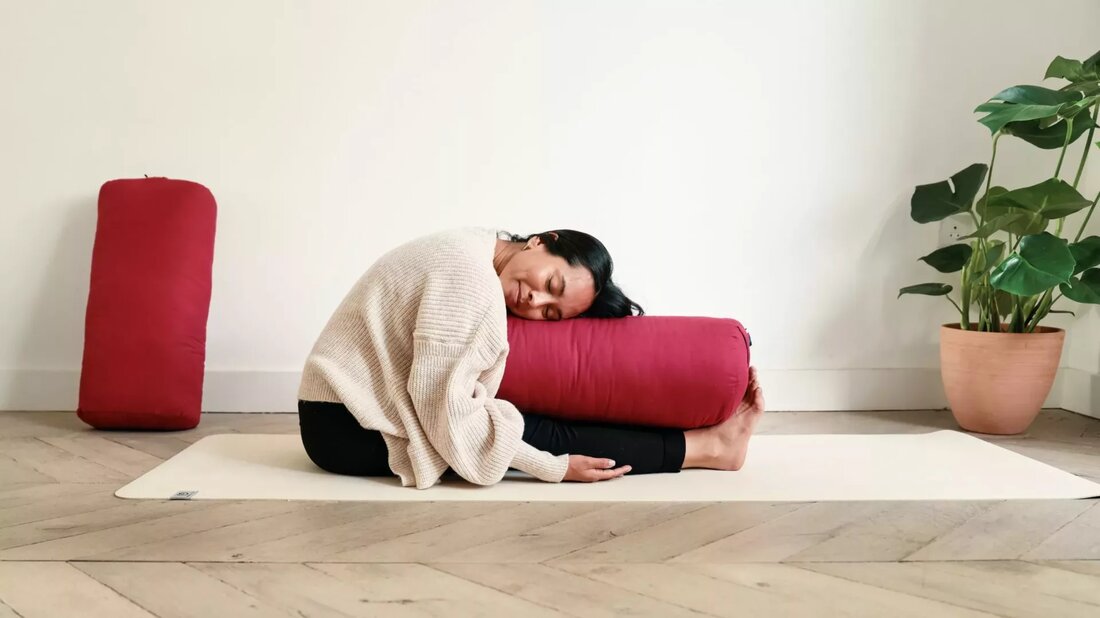Für viele von uns mag die Vorstellung, im Januar „verlangsamen“ zu werden, kontraintuitiv sein. Mit dem Sperrfeuer von ’neues Jahr, neues Ich‘, Werbung für Reinigungen und Trainingspläne, um den Körper von allen Überresten festlicher Festlichkeiten zu befreien, und ein allgegenwärtiges Gefühl des Drucks, nach ein paar Tagen voller Entspannung in der oft geschäftigsten Zeit des Jahres wieder auf Hochtouren zu springen . In der Tat, wenn Sie die Absicht haben, im Dezember zu „verlangsamen“, besteht die Möglichkeit, dass Familienfeiern, Arbeitsfeiern, To-Do-Listen, Einkäufe und Terminplanungen (ganz zu schweigen von der unterschwelligen Unsicherheit, ob Weihnachtspläne tatsächlich gehen Sie dieses Jahr wegen Sie-weißt-schon-was …