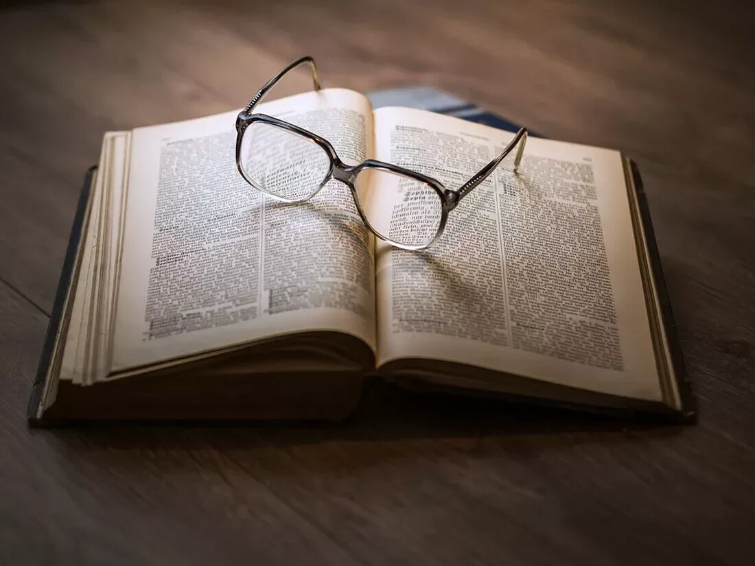 Wissenschaftliche Forschung zu Heilpflanzen Heilpflanzen werden seit Jahrhunderten in verschiedenen Kulturen zur Behandlung verschiedener Krankheiten eingesetzt. Die Wirksamkeit und Sicherheit dieser Pflanzen basierte in der Vergangenheit oft auf traditionellem Wissen. Heute gibt es jedoch eine wachsende Menge wissenschaftlicher Forschung, die sich mit den potenziellen medizinischen Anwendungen von Heilpflanzen beschäftigt. In diesem Artikel werden wir uns mit einigen dieser Forschungen befassen und einen Einblick in die aktuellen Erkenntnisse zu Heilpflanzen und ihren therapeutischen Eigenschaften geben. Bedeutung der wissenschaftlichen Forschung Die wissenschaftliche Forschung zu Heilpflanzen ist von großer Bedeutung, um die wirksamen Bestandteile und Wirkungsmechanismen dieser Pflanzen zu verstehen. Durch die Durchführung …