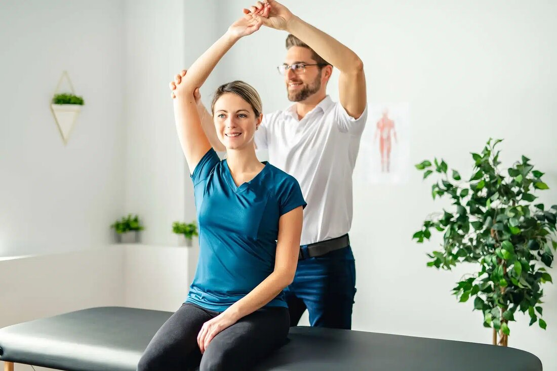 Entdeckt die magischen Hände der Chiropraktik! Von Grundlagen über Vorteile bis hin zu Patientenberichten - alles, was ihr wissen müsst.👐✨ #ChiropraktikWunder