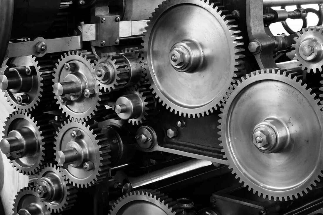 Ressourceneffizienz in der Industrie Der Begriff "Ressourceneffizienz" beschreibt das Streben, mit weniger Ressourcen mehr zu erreichen. In der Industrie hat diese Philosophie große Bedeutung erlangt, da sie dazu beiträgt, Kosten zu senken, die Umweltbelastung zu verringern und die Wettbewerbsfähigkeit zu erhöhen. Dieser Artikel wird tiefer in die verschiedenen Aspekte und Anwendungsbeispiele der Ressourceneffizienz in der Industrie eintauchen. Was ist Ressourceneffizienz? Ressourceneffizienz ist das Bestreben, mit weniger Ressourcen mehr zu erreichen. Es handelt sich dabei um eine strategische Herangehensweise, die darauf abzielt, die Umweltauswirkungen zu minimieren und gleichzeitig die wirtschaftliche Leistungsfähigkeit zu optimieren. Ressourceneffizienz kann auf verschiedene Arten und in verschiedenen …