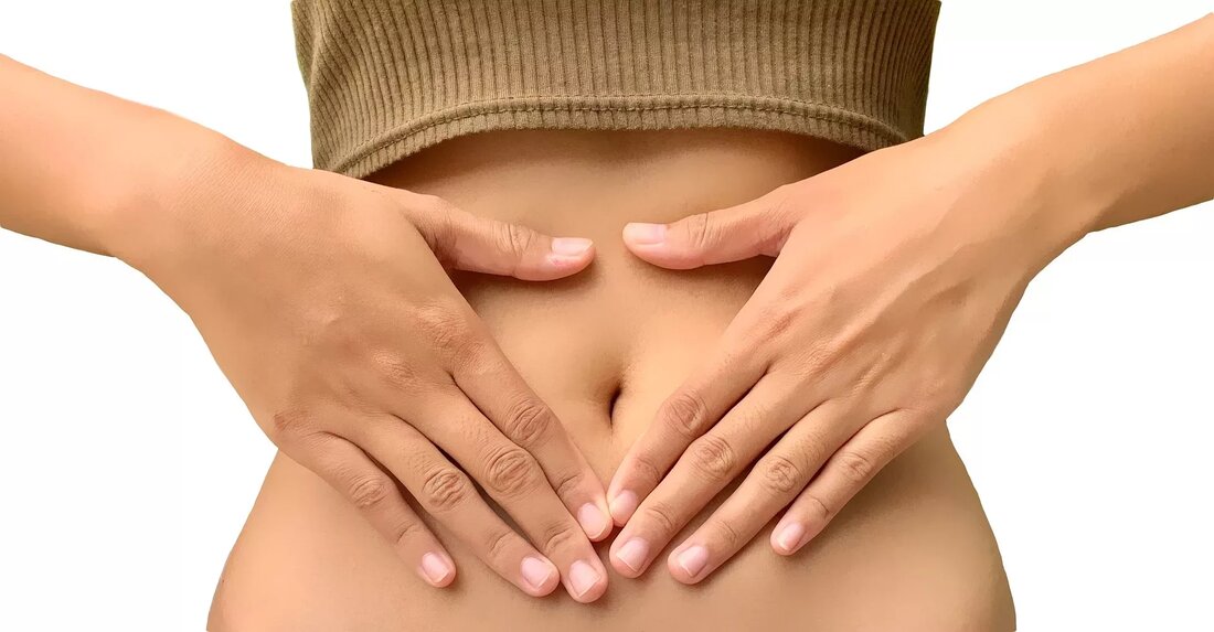 Einleitung zur Darmsanierung Die Gesundheit unseres Darms ist für das allgemeine Wohlbefinden von entscheidender Bedeutung. Ein gut funktionierendes Verdauungssystem hilft nicht nur bei der Aufnahme und Verwertung der Nährstoffe aus unserer Nahrung, sondern spielt auch eine wesentliche Rolle für unser Immunsystem. In den letzten Jahren hat das Interesse an der sogenannten Darmsanierung zugenommen. Doch was genau ist das, und warum ist es wichtig? Die Darmsanierung ist ein Prozess, der dazu dient, die (Link entfernt) zu verbessern und wiederherzustellen. Dies geschieht, indem die Darmflora – die Gemeinschaft von Mikroorganismen, die in unserem Verdauungstrakt leben – ins Gleichgewicht gebracht wird. Darüber hinaus …