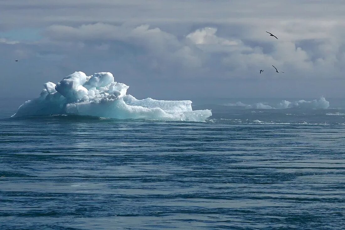 Klimawandel und Extremwetter: Den meisten ist bewusst, dass es eine Korrelation zwischen diesen beiden Phänomenen gibt. Dennoch besteht oft Unklarheit darüber, wie genau diese Zusammenhänge verknüpft sind und dass sie Teil eines größeren, komplexen Systems globaler klimatischer Ereignisse sind. Dieser Artikel versucht, diese Verknüpfungen aufzuzeigen und einige Missverständnisse zu klären. Dabei stützen wir uns auf die neuesten wissenschaftlichen Erkenntnisse und Analysen, um Fakten von Fiktion zu trennen. Klimawandel und Extremwetter: Eine Begriffsbestimmung Klimawandel Der Klimawandel ist eine langfristige Veränderung der durchschnittlichen Wetterbedingungen und globalen Temperaturen um den Erdball. Dies kann sowohl durch natürliche Ursachen, wie vulkanische Aktivität und solare Strahlung, &hellip;