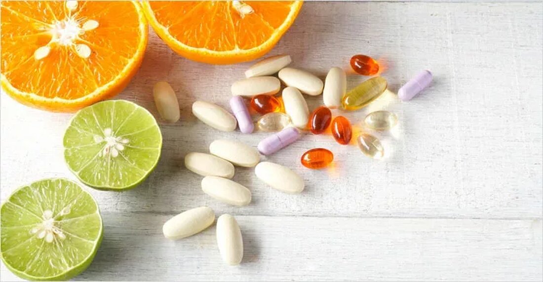 Nicht alle Vitamine und Mineralien sind gleich und Ihr Körper kann den Unterschied zwischen synthetischen und pflanzlichen Nahrungsergänzungsmitteln erkennen. Wenn Sie jemals ein billiges, synthetisches Vitamin oder Mineral genommen haben und keine Veränderung in Ihrem Aussehen oder Gefühl bemerkt haben, gibt es einen Grund. Künstliche Vitamine gehen oft durch Ihren Körper, ohne absorbiert zu werden. Genau wie bei der Auswahl von Lebensmitteln kann es entscheidend sein, sich die Zeit zu nehmen, um die Etiketten und Zutaten zu studieren, um die gewünschte Gesundheit zu erreichen oder Zeit und Geld zu verschwenden. Viele der gleichen Regeln, die Sie wahrscheinlich bereits für die Auswahl von Lebensmitteln anwenden, …