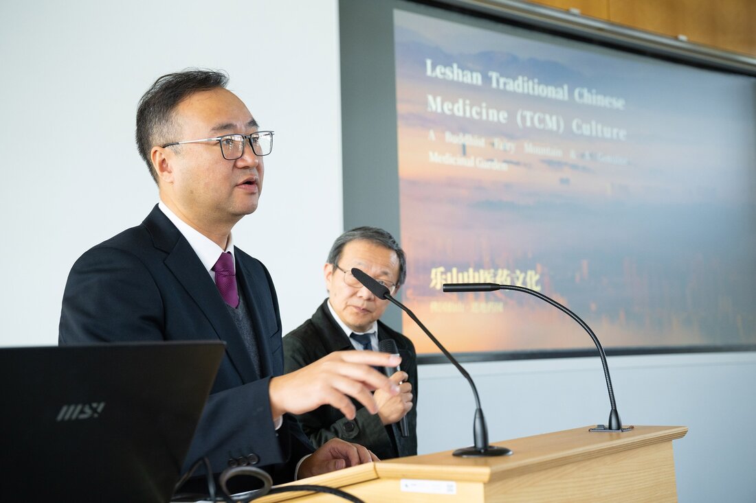 Potenziale von Prävention über Disease-Management bis Gesundheitstourismus Unser Verständnis von Gesundheit erlebt vor dem Hintergrund der Longevity-Debatte zunehmend einen Paradigmenwechsel: von der reinen Behandlung hin zur Verlängerung der gesunden Lebensjahre – dem Kernziel hinter Longevity(Langlebigkeit). Dabei gewinnen komplementäre Ansätze wie die Traditionelle Chinesische Medizin (TCM) an Bedeutung. Das gilt insbesondere bei der Bekämpfung von Volkskrankheiten …