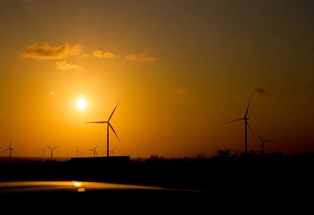 in die Energieeffizienz im Haushalt Die Energieeffizienz spielt eine Schlüsselrolle bei der Senkung der Treibhausgasemissionen, die zur globalen Erwärmung führen. Ein erheblicher Anteil des Energieverbrauchs kommt aus dem Haushalt. Deshalb ist es wichtig, Maßnahmen zur Steigerung der Energieeffizienz im Haushalt zu ergreifen. Es bietet den Verbrauchern den Vorteil, den Energieverbrauch und die damit verbundenen Kosten zu reduzieren, gleichzeitig das Wohnkomfortniveau zu verbessern und einen Beitrag zum Klimaschutz zu leisten. Was ist Energieeffizienz? Energieeffizienz bezieht sich auf die Verringerung der Energiemenge, die benötigt wird, um bestimmte Dienstleistungen zu erbringen – z.B. Beleuchtung, Heizung, oder Betrieb von Geräten. Es geht nicht darum, …
