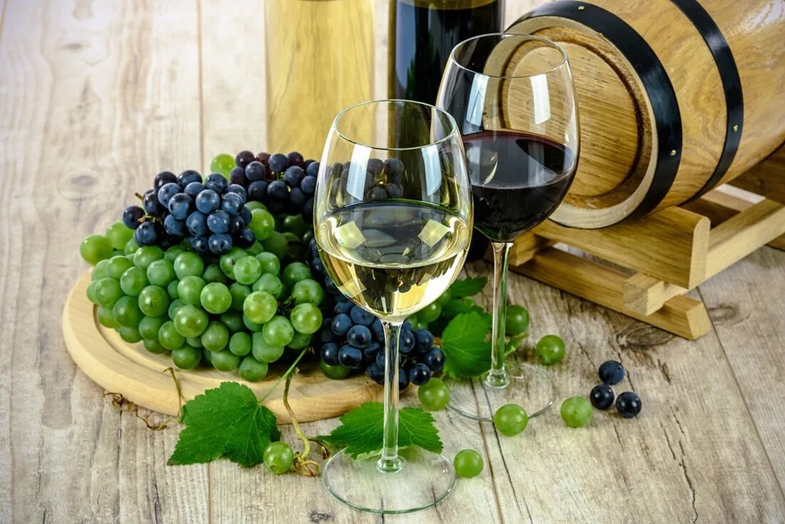 Food Pairing für maximale Nährstoffaufnahme Unsere Ernährung spielt eine entscheidende Rolle für unsere Gesundheit und unser Wohlbefinden. Doch nicht nur die Auswahl der richtigen Lebensmittel ist wichtig, sondern auch die Art und Weise, wie wir sie kombinieren. Das Konzept des Food Pairings hat in den letzten Jahren an Popularität gewonnen und ermöglicht es uns, den Nährwert unserer Mahlzeiten zu maximieren. In diesem Artikel erfahren Sie, welche Lebensmittel sich optimal ergänzen und wie Sie Ihr Essen so kombinieren können, dass Sie von einer verbesserten Nährstoffaufnahme profitieren. Was ist Food Pairing? Food Pairing bezieht sich auf die Kombination von Lebensmitteln auf der …