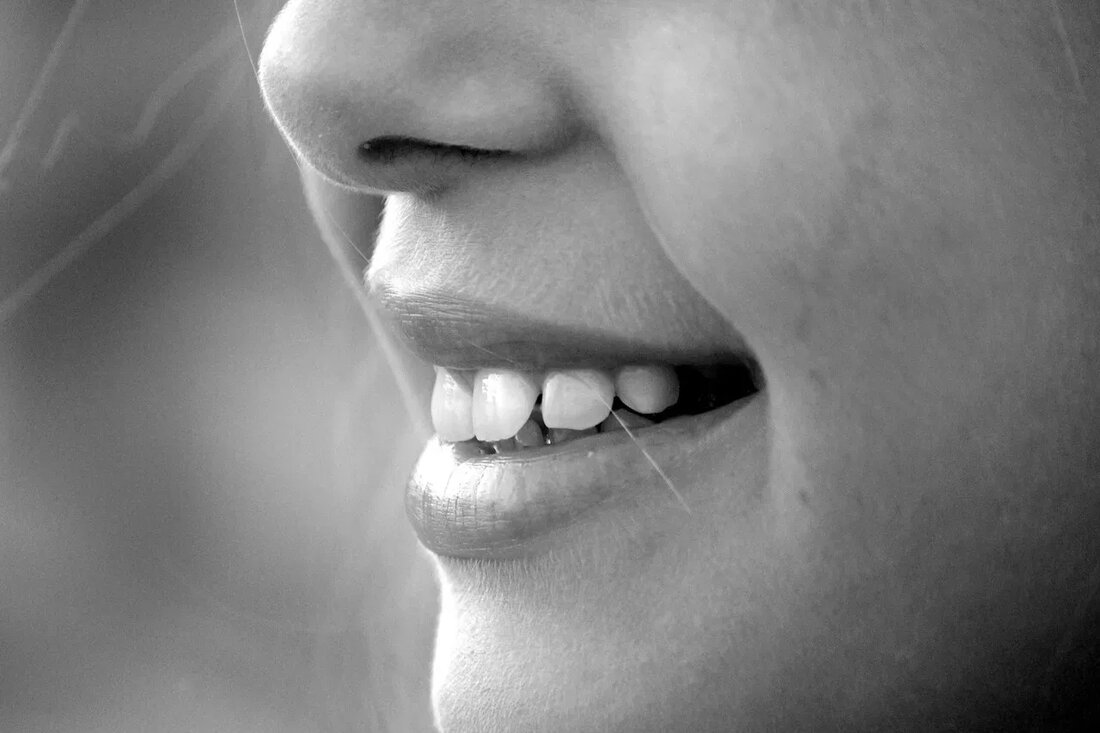 Eine gute Mundhygiene ist für die Vorbeugung von Herz- und Lungenkrankheiten unerlässlich und wird für jeden empfohlen. Daher ist die Pflege Ihrer Zähne und Ihres Zahnfleisches in jedem Alter notwendig, wenn Sie insgesamt gesund bleiben wollen. Ganz gleich, wie viele Komplimente Sie schon erhalten haben, es ist wichtig, täglich die notwendigen Vorkehrungen zu treffen, damit das auch so bleibt. Dr. Namrata Rupani, Gründerin und Geschäftsführerin von Capture Life Dental Care, stellt sechs Methoden vor, die Sie zu Hause anwenden können, um Ihr Ziel zu erreichen Wechseln Sie Ihre Zahnbürste alle zwei Monate Aber wie oft wechseln Sie Ihre Zahnbürste, das &hellip;