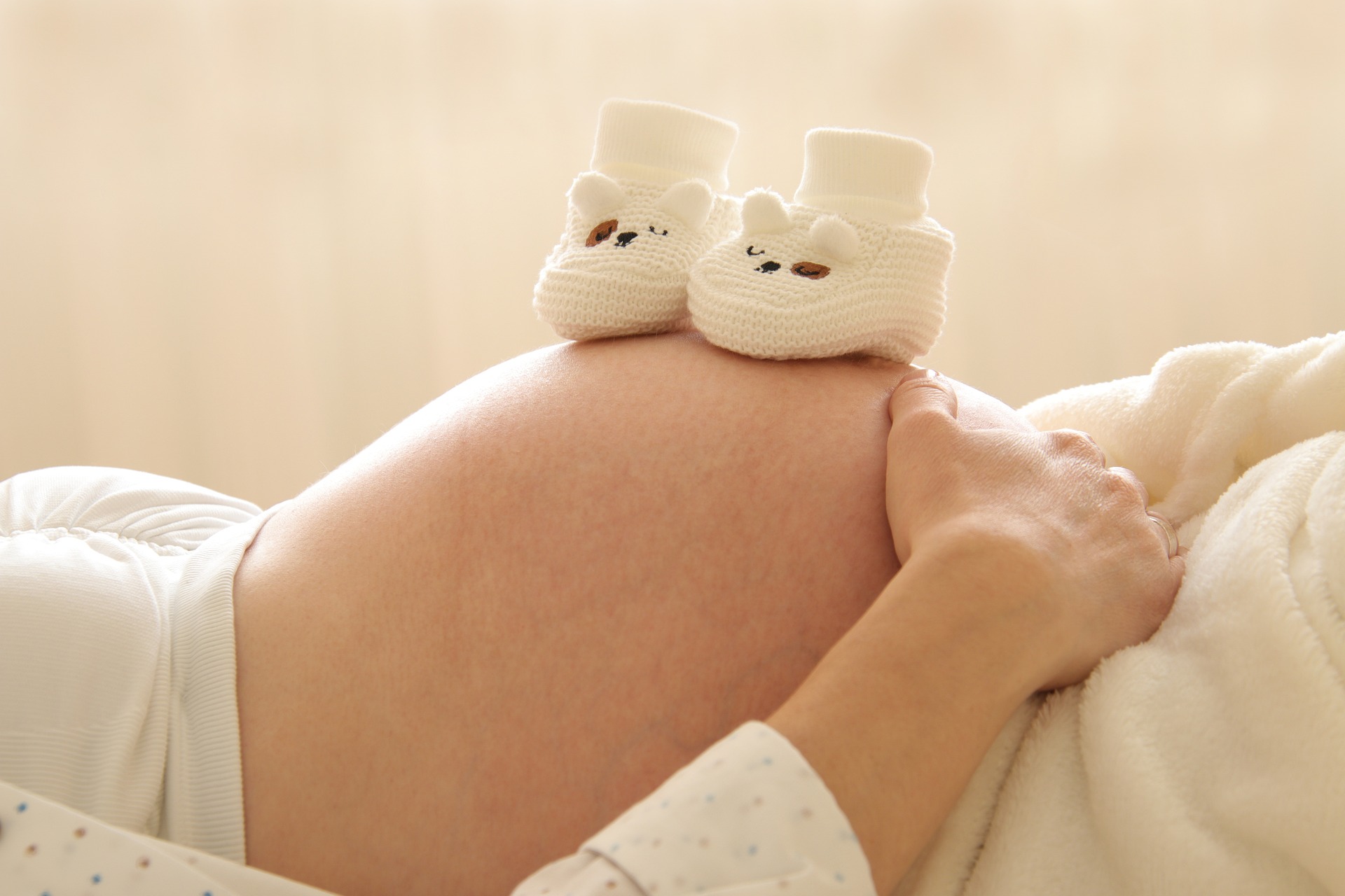 Akupunkturpunkte im unteren Rücken und im unteren Bauch sollten während der Schwangerschaft vermieden werden