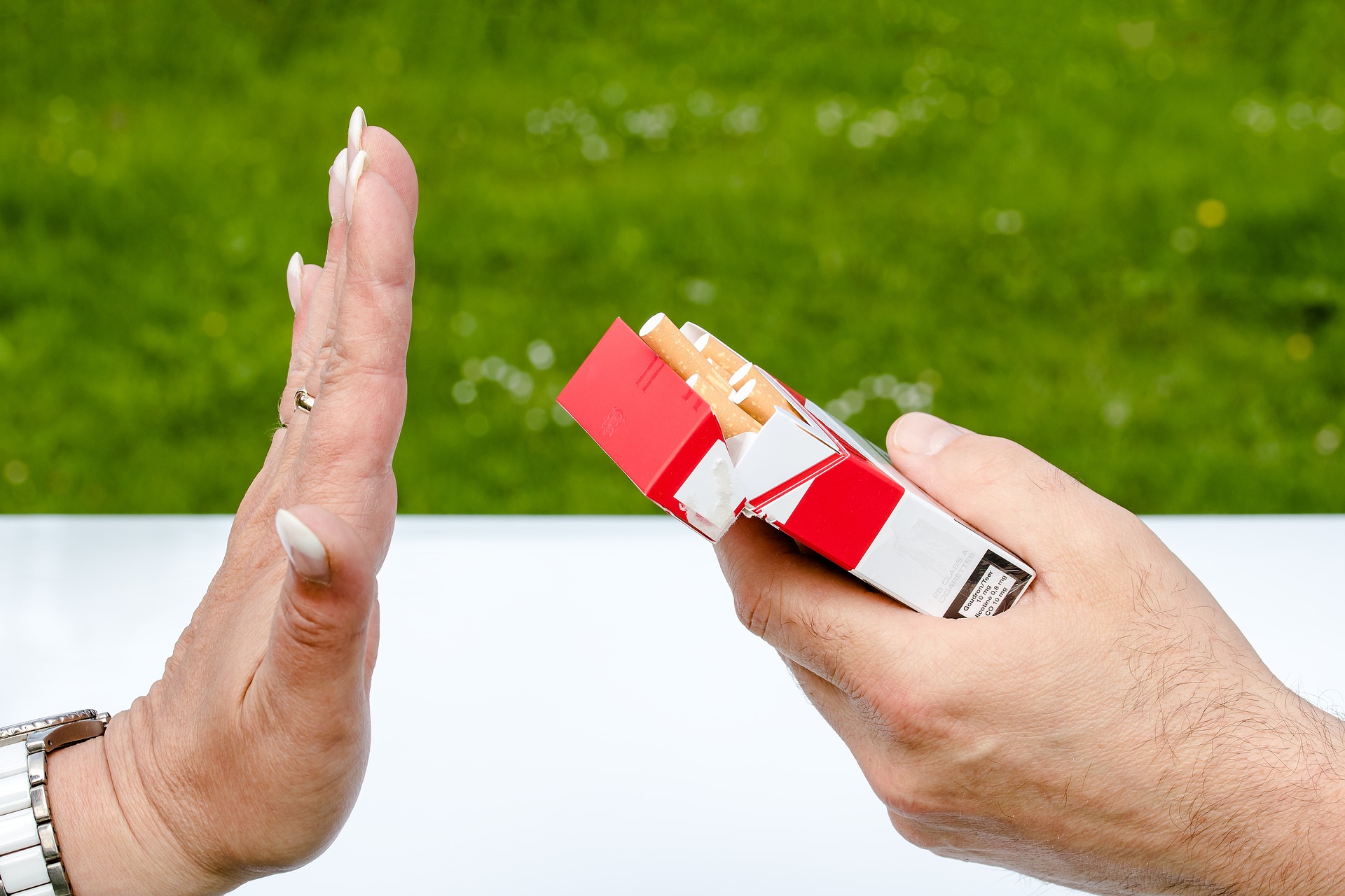 Rauchen kann Sodbrennen verschlimmern. Wenn möglich, reduzieren Sie den Konsum von Zigaretten.