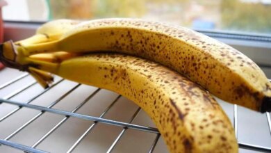 Bananas-turn-brown-due-to-a-natural-process-called-enzymatic